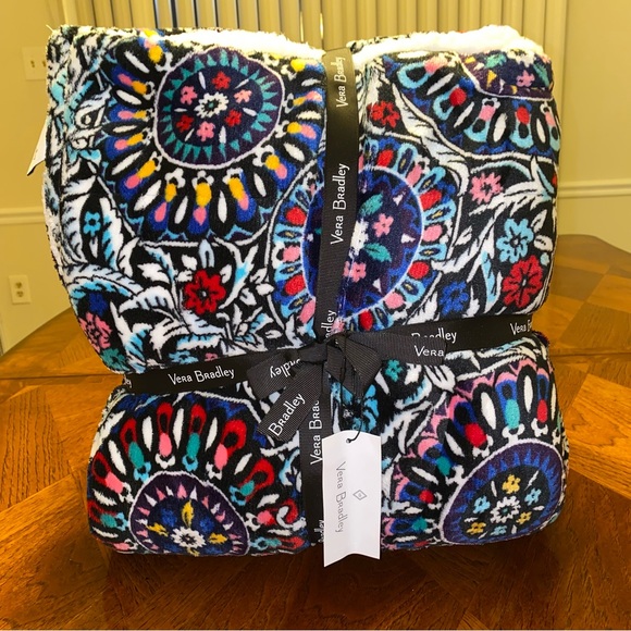 Vera Bradley Bedding Nwt Vera Bradley Cozy Life Blanket Stained